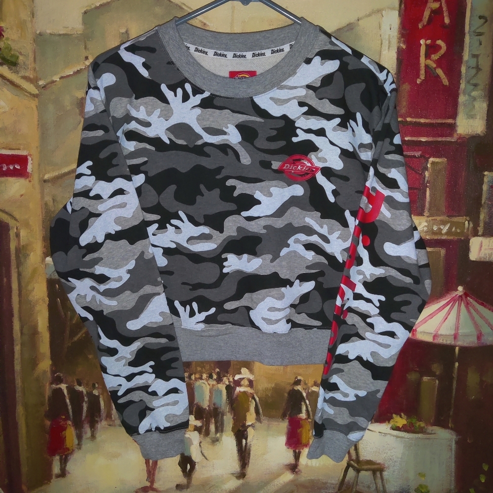 NWT Dickies camo crop sweater